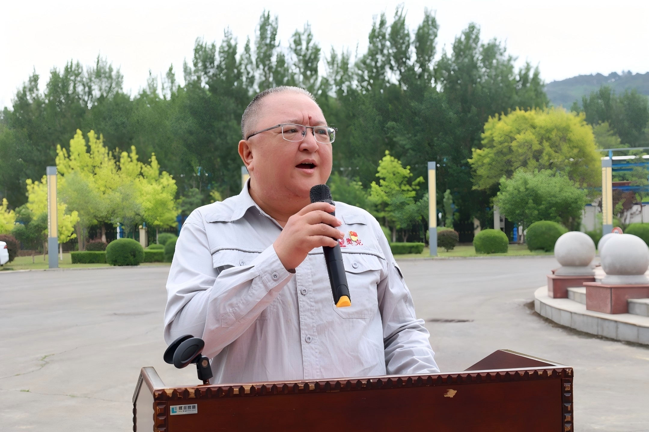 奥克股份各子公司同步举行上市16周年升旗仪式